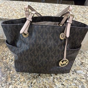 Michael Kors Jet Set Tote